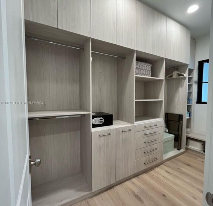 Recientemente alquilado: $55,000 (5 camas, 5 baños, 7401 Pies cuadrados)