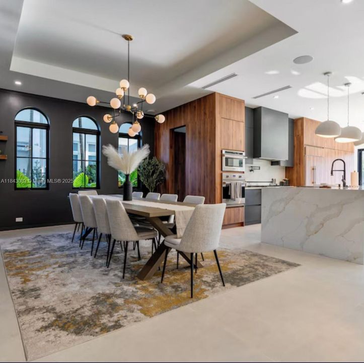 Recientemente alquilado: $55,000 (5 camas, 5 baños, 7401 Pies cuadrados)