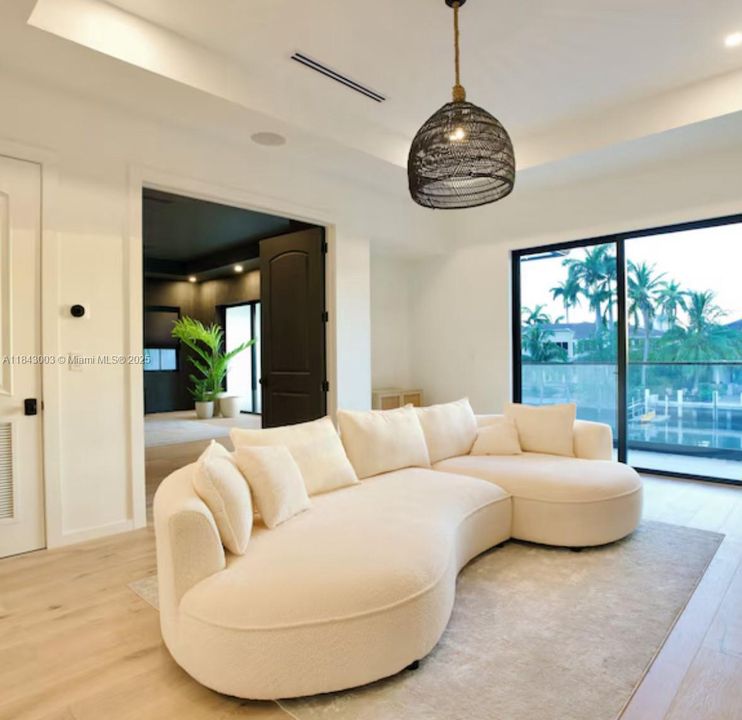 Recientemente alquilado: $55,000 (5 camas, 5 baños, 7401 Pies cuadrados)