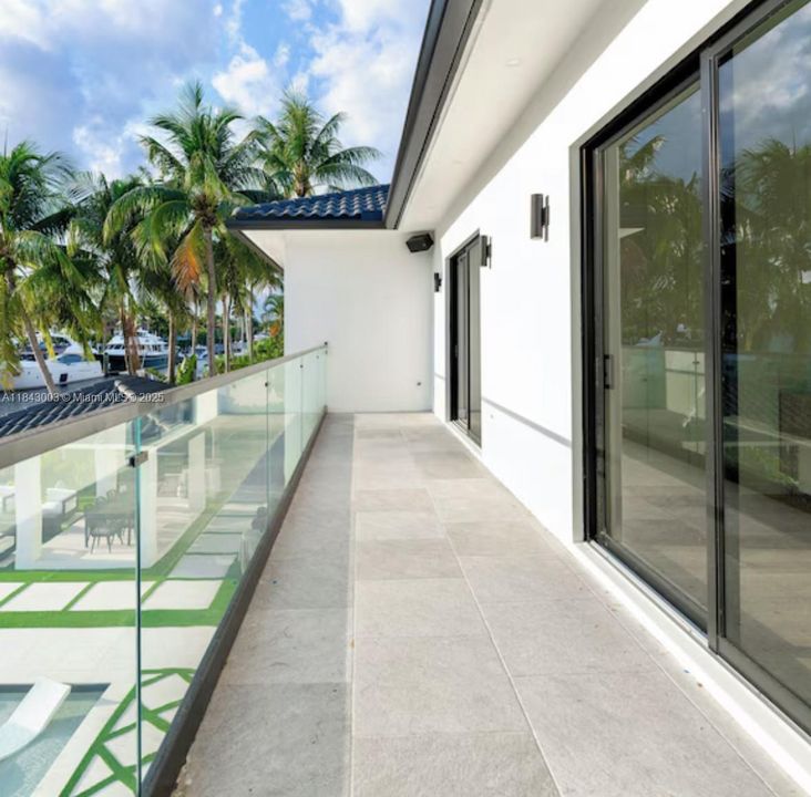 Recientemente alquilado: $55,000 (5 camas, 5 baños, 7401 Pies cuadrados)