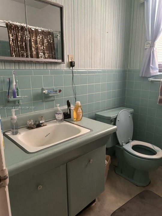 Vendido Recientemente: $399,900 (4 camas, 2 baños, 1598 Pies cuadrados)