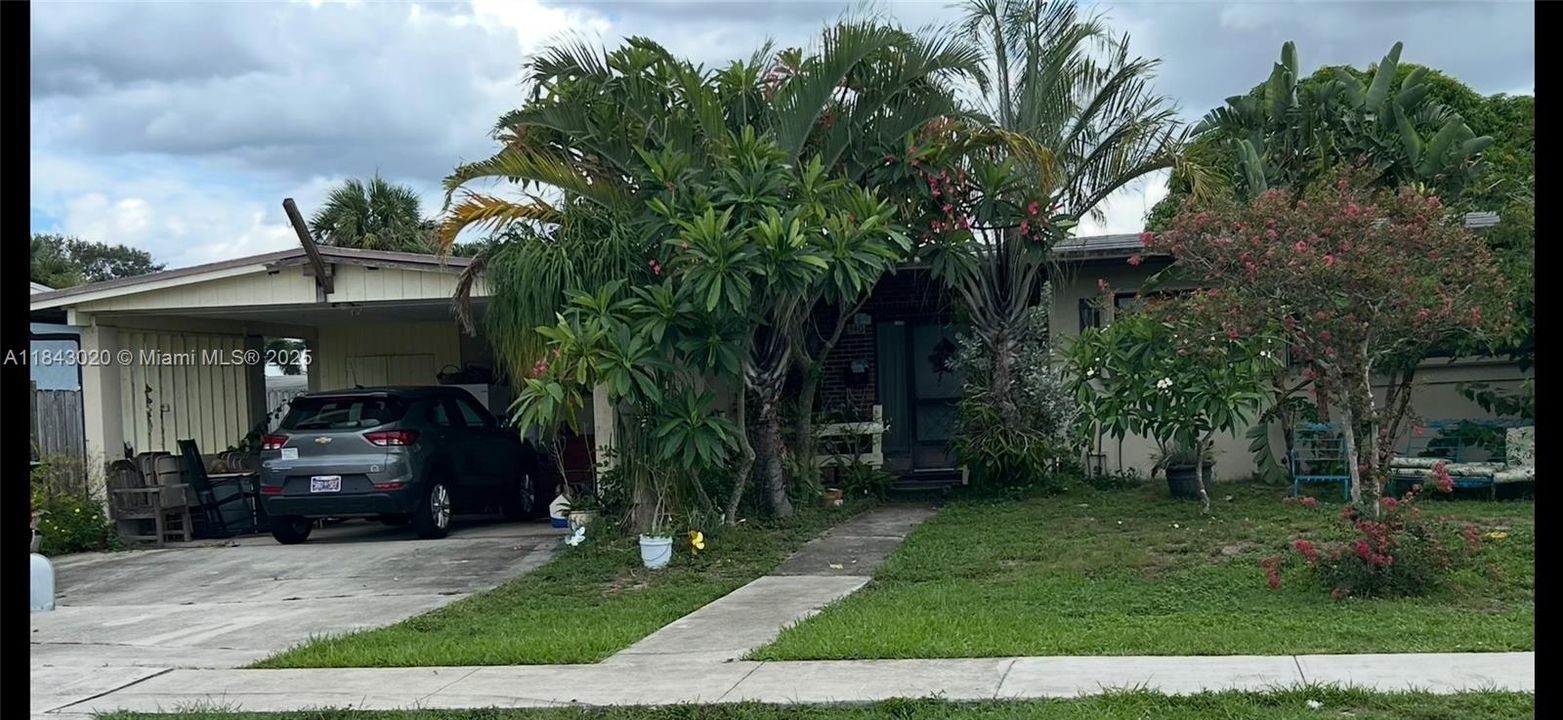 Vendido Recientemente: $399,900 (4 camas, 2 baños, 1598 Pies cuadrados)