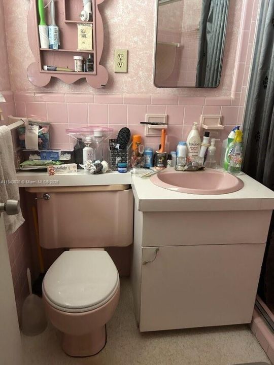 Vendido Recientemente: $399,900 (4 camas, 2 baños, 1598 Pies cuadrados)