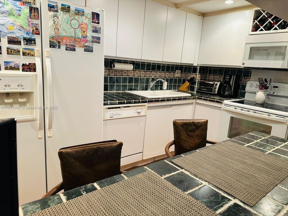 待售: $329,000 (2 贝兹, 2 浴室, 1268 平方英尺)