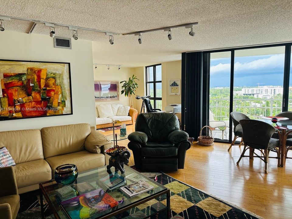 待售: $329,000 (2 贝兹, 2 浴室, 1268 平方英尺)