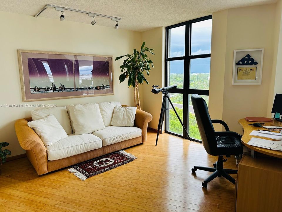 待售: $329,000 (2 贝兹, 2 浴室, 1268 平方英尺)