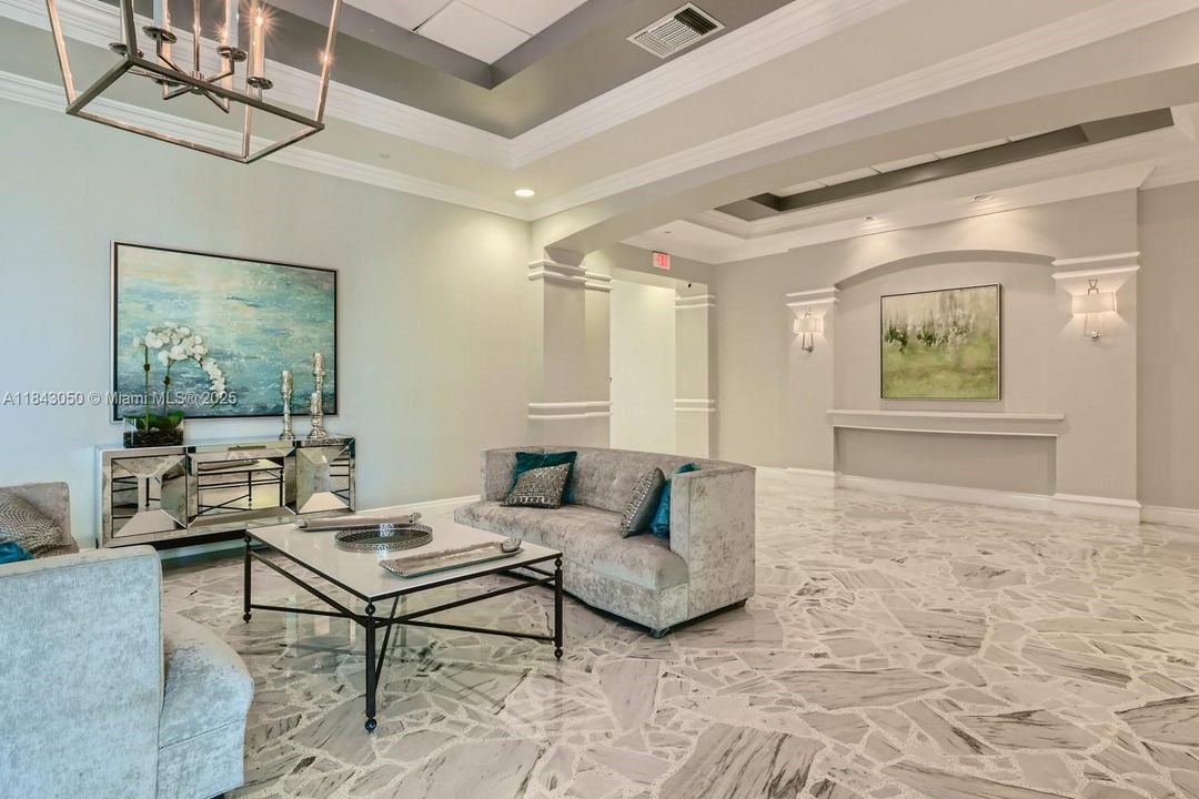 Recently Rented: $3,200 (1 beds, 1 baths, 745 Square Feet)