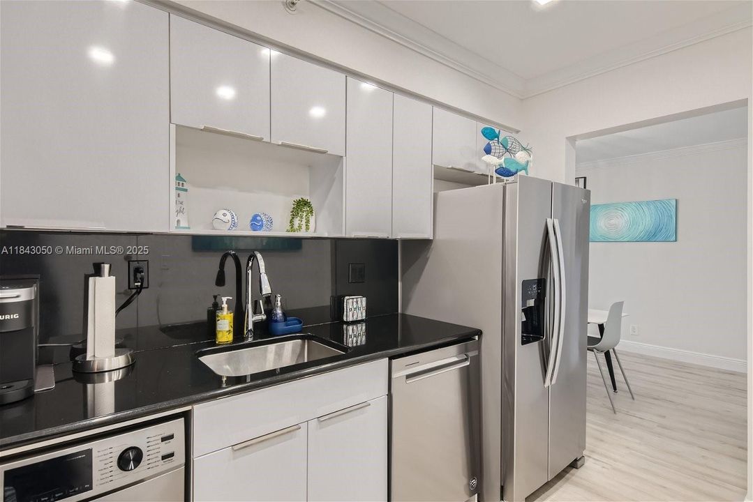 Recently Rented: $3,200 (1 beds, 1 baths, 745 Square Feet)