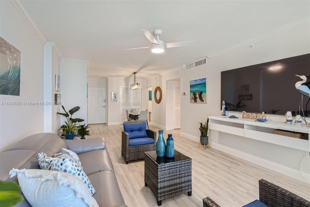 Recently Rented: $3,200 (1 beds, 1 baths, 745 Square Feet)