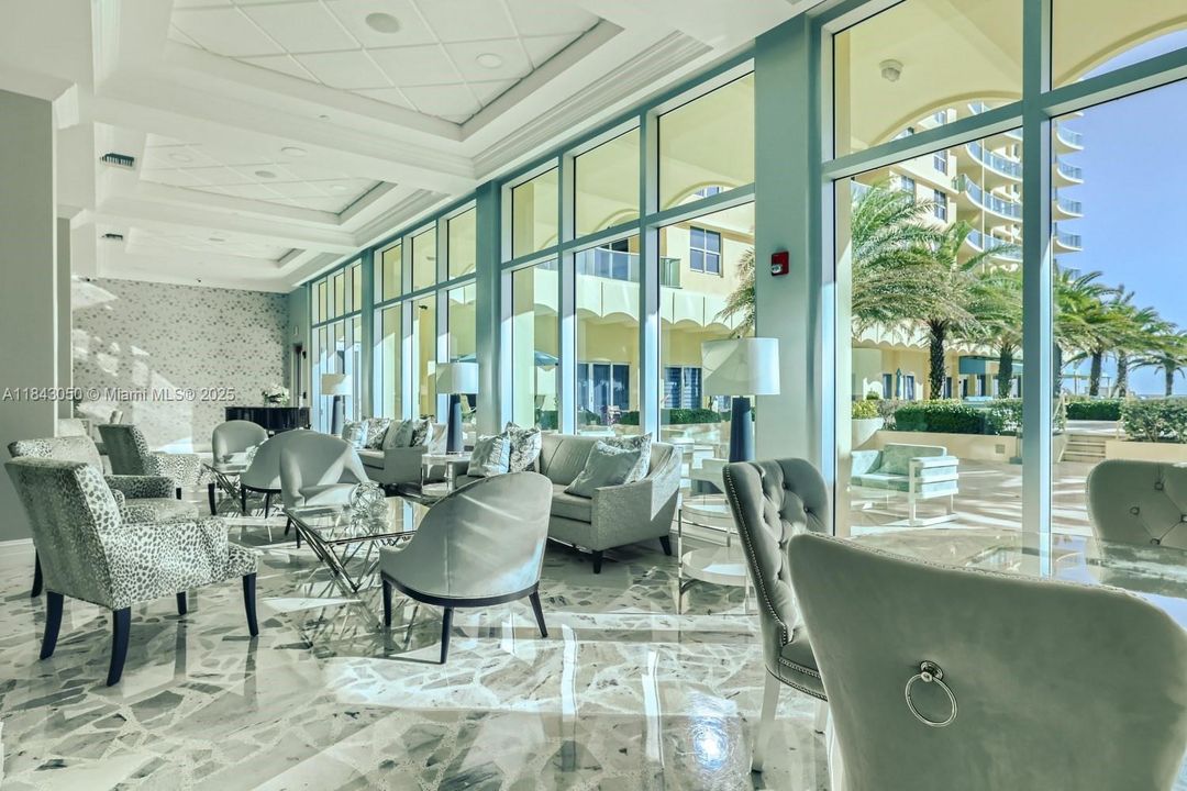 Recently Rented: $3,200 (1 beds, 1 baths, 745 Square Feet)