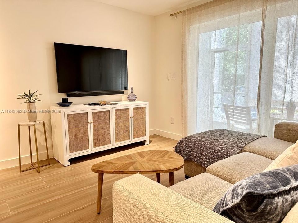 待售: $748,000 (2 贝兹, 2 浴室, 0 平方英尺)