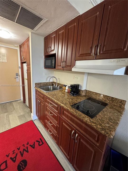 待售: $115,000 (0 贝兹, 1 浴室, 420 平方英尺)