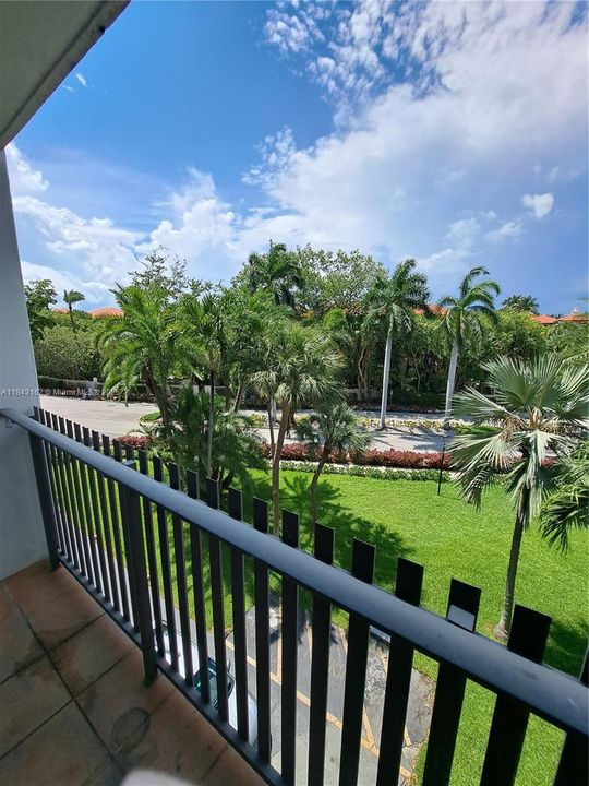 Active With Contract: $2,850 (1 beds, 1 baths, 870 Square Feet)