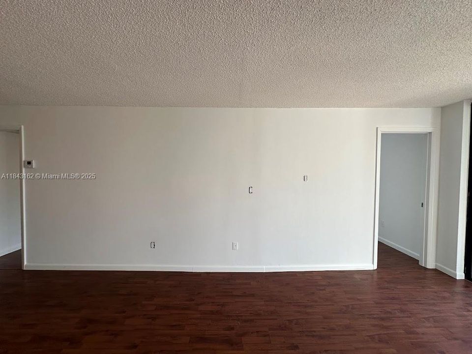 Active With Contract: $2,850 (1 beds, 1 baths, 870 Square Feet)