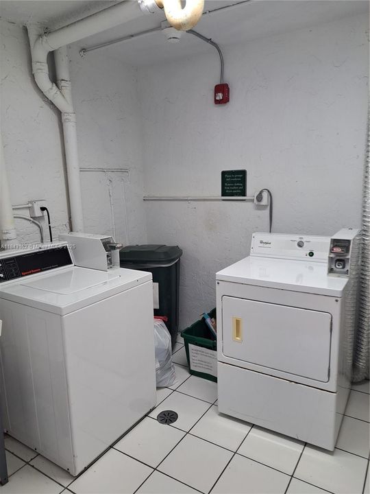 Active With Contract: $2,850 (1 beds, 1 baths, 870 Square Feet)