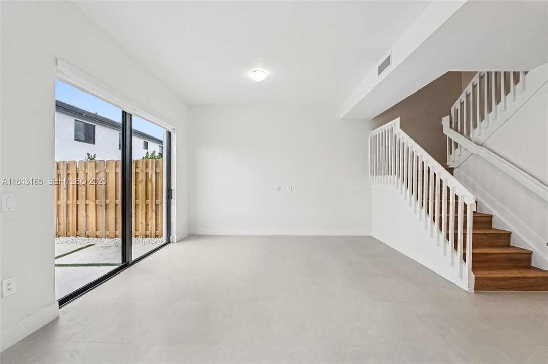 For Rent: $2,600 (3 beds, 2 baths, 1870 Square Feet)