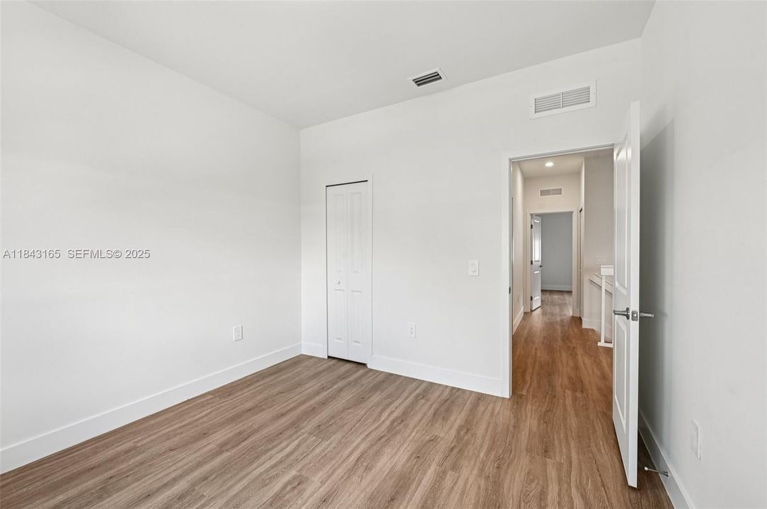 For Rent: $2,600 (3 beds, 2 baths, 1870 Square Feet)