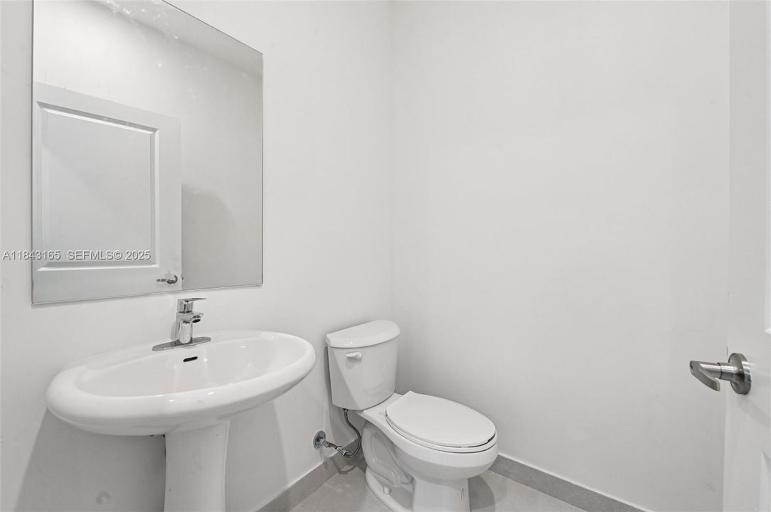 For Rent: $2,600 (3 beds, 2 baths, 1870 Square Feet)