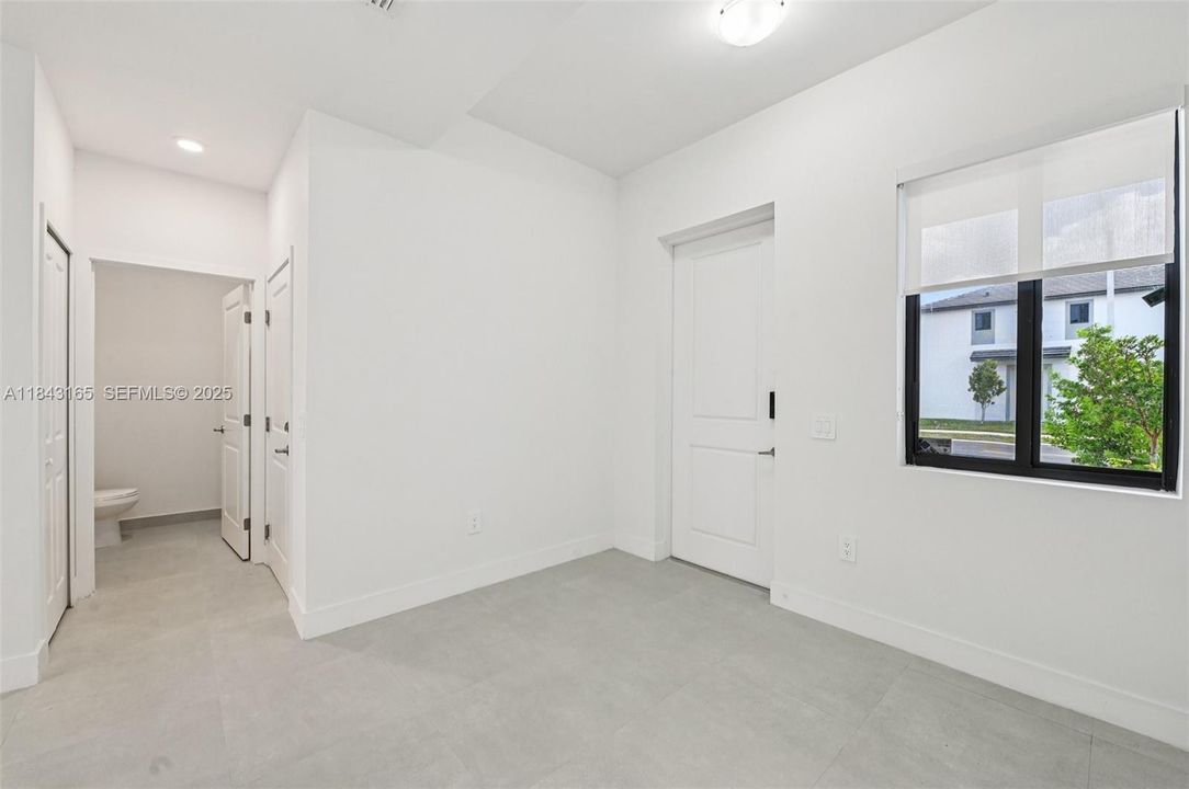 For Rent: $2,600 (3 beds, 2 baths, 1870 Square Feet)