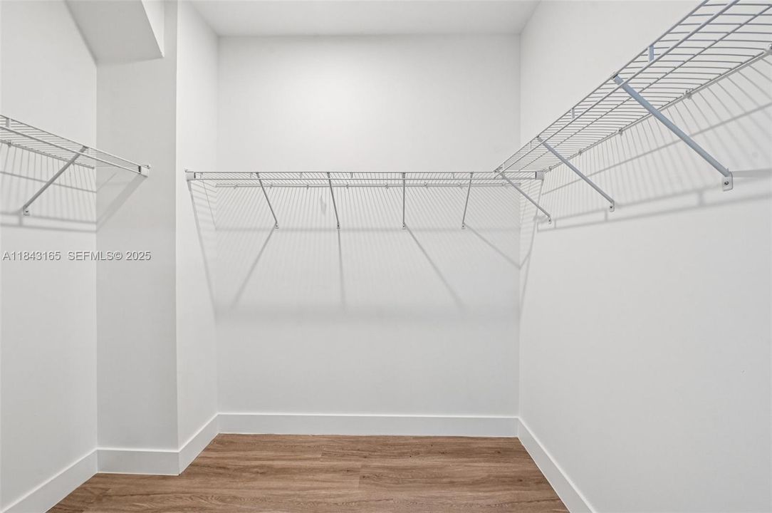 For Rent: $2,600 (3 beds, 2 baths, 1870 Square Feet)