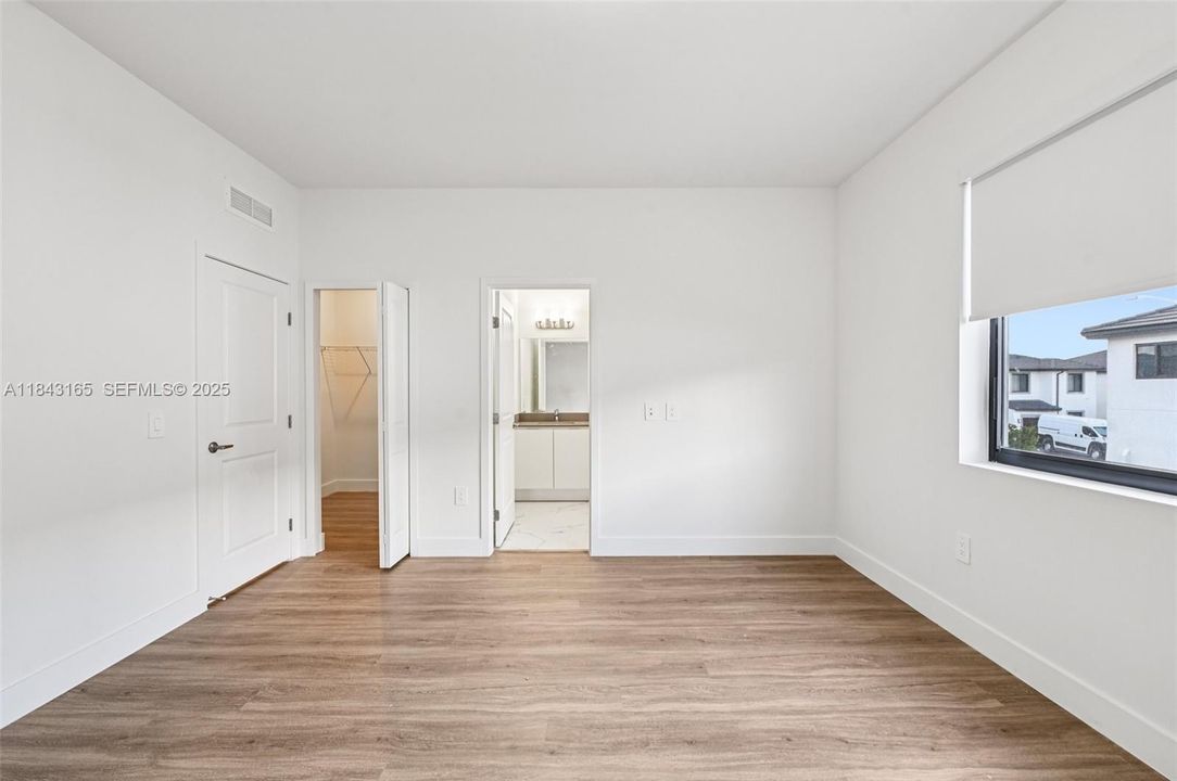 For Rent: $2,600 (3 beds, 2 baths, 1870 Square Feet)