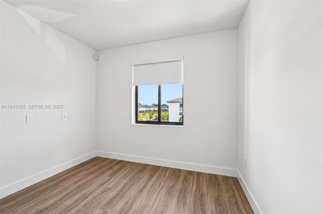 For Rent: $2,600 (3 beds, 2 baths, 1870 Square Feet)