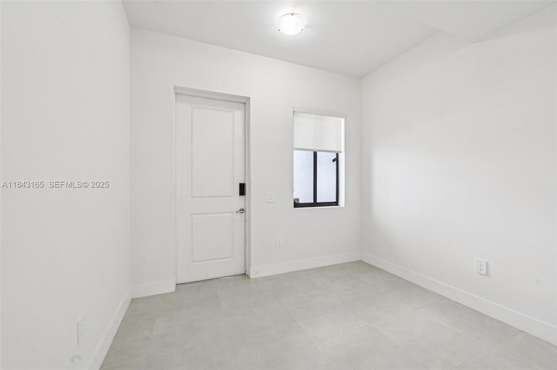 For Rent: $2,600 (3 beds, 2 baths, 1870 Square Feet)