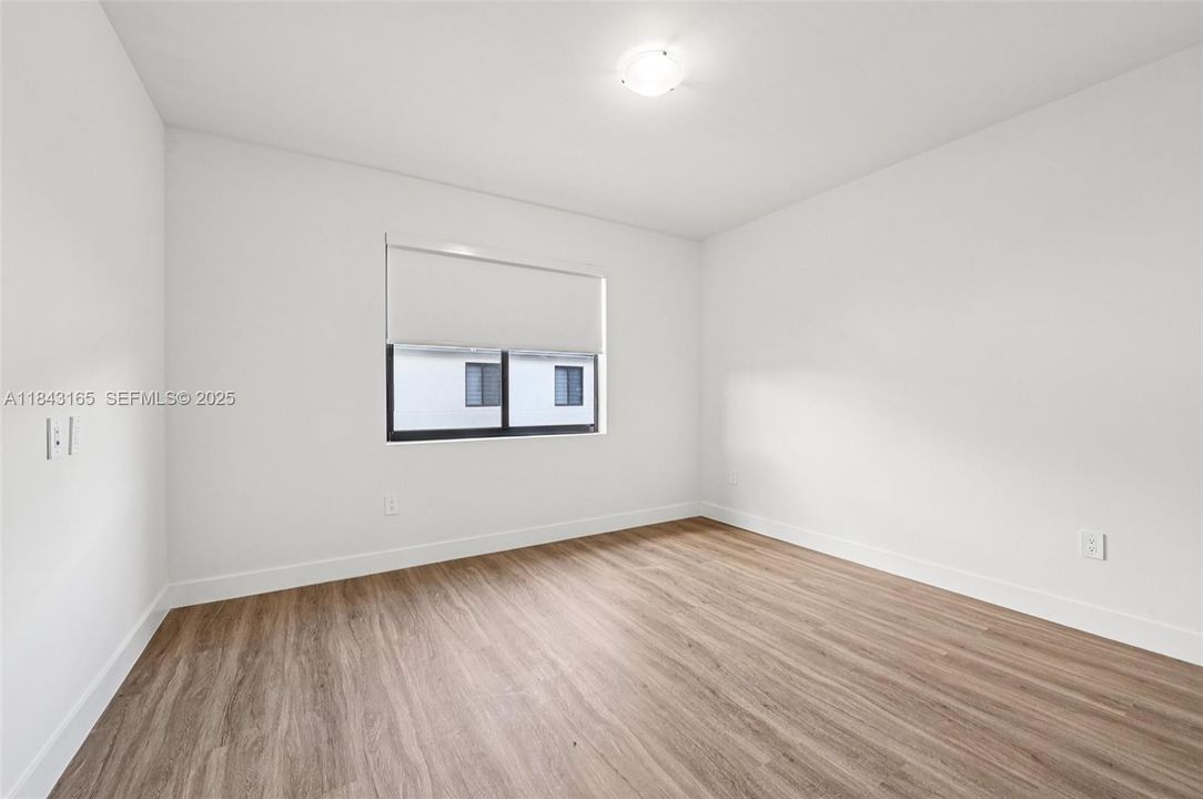 For Rent: $2,600 (3 beds, 2 baths, 1870 Square Feet)