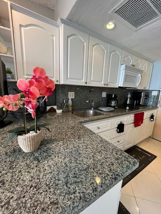 待售: $179,999 (0 贝兹, 1 浴室, 360 平方英尺)