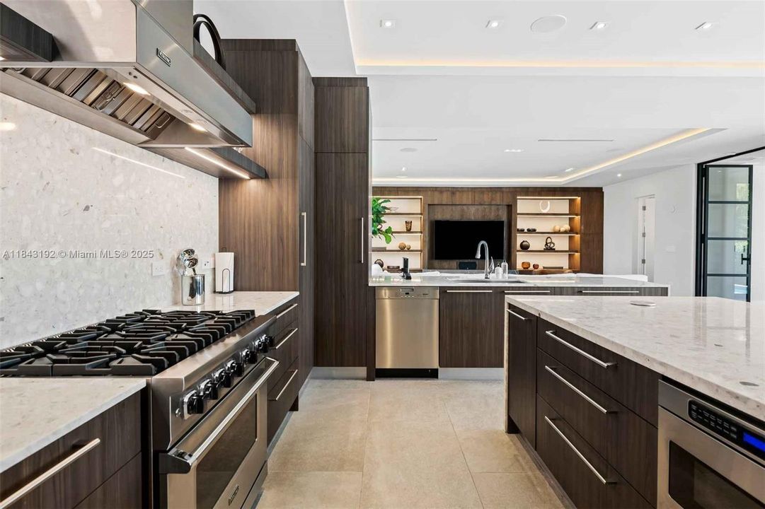 For Sale: $619,000 (4 beds, 4 baths, 3410 Square Feet)