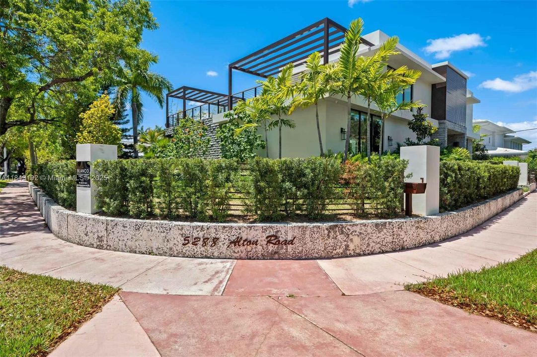 For Sale: $619,000 (4 beds, 4 baths, 3410 Square Feet)