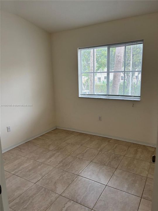 合同活跃: $224,900 (3 贝兹, 2 浴室, 1024 平方英尺)