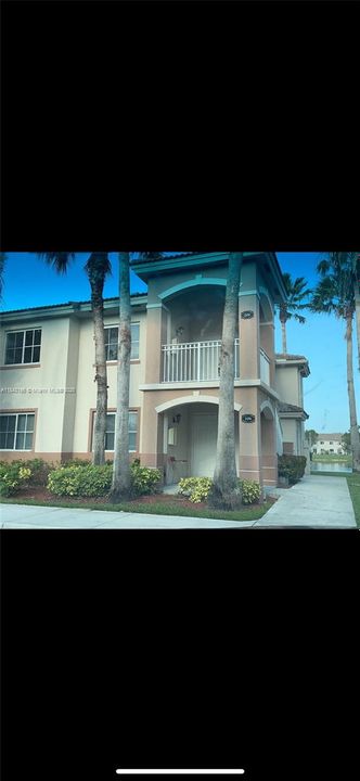 合同活跃: $224,900 (3 贝兹, 2 浴室, 1024 平方英尺)