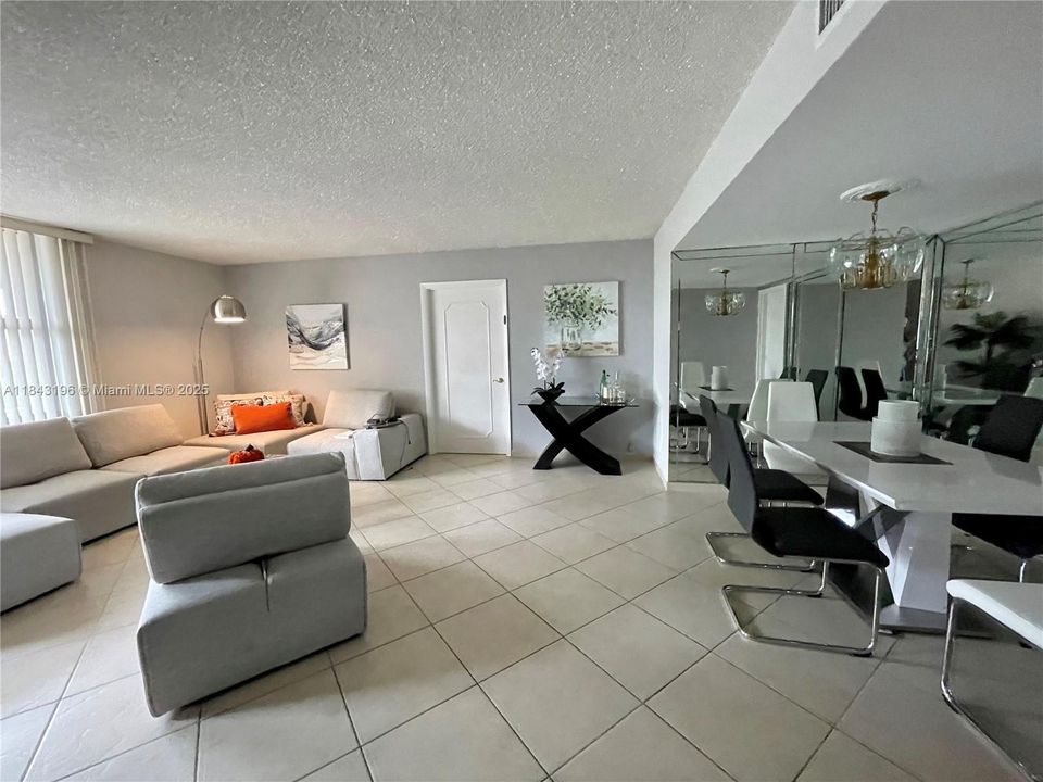 Недавно арендовано: $3,550 (2 спален, 2 ванн, 1195 Квадратных фут)