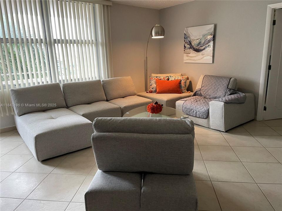 Недавно арендовано: $3,550 (2 спален, 2 ванн, 1195 Квадратных фут)