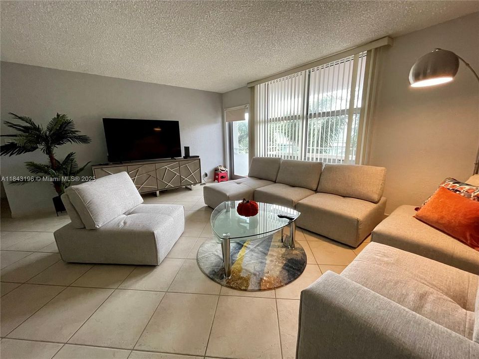 Недавно арендовано: $3,550 (2 спален, 2 ванн, 1195 Квадратных фут)