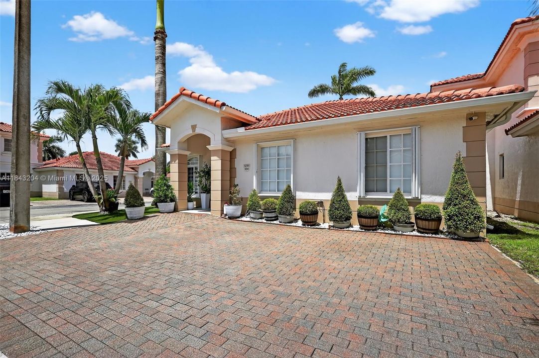 Active With Contract: $499,000 (3 beds, 2 baths, 1212 Square Feet)