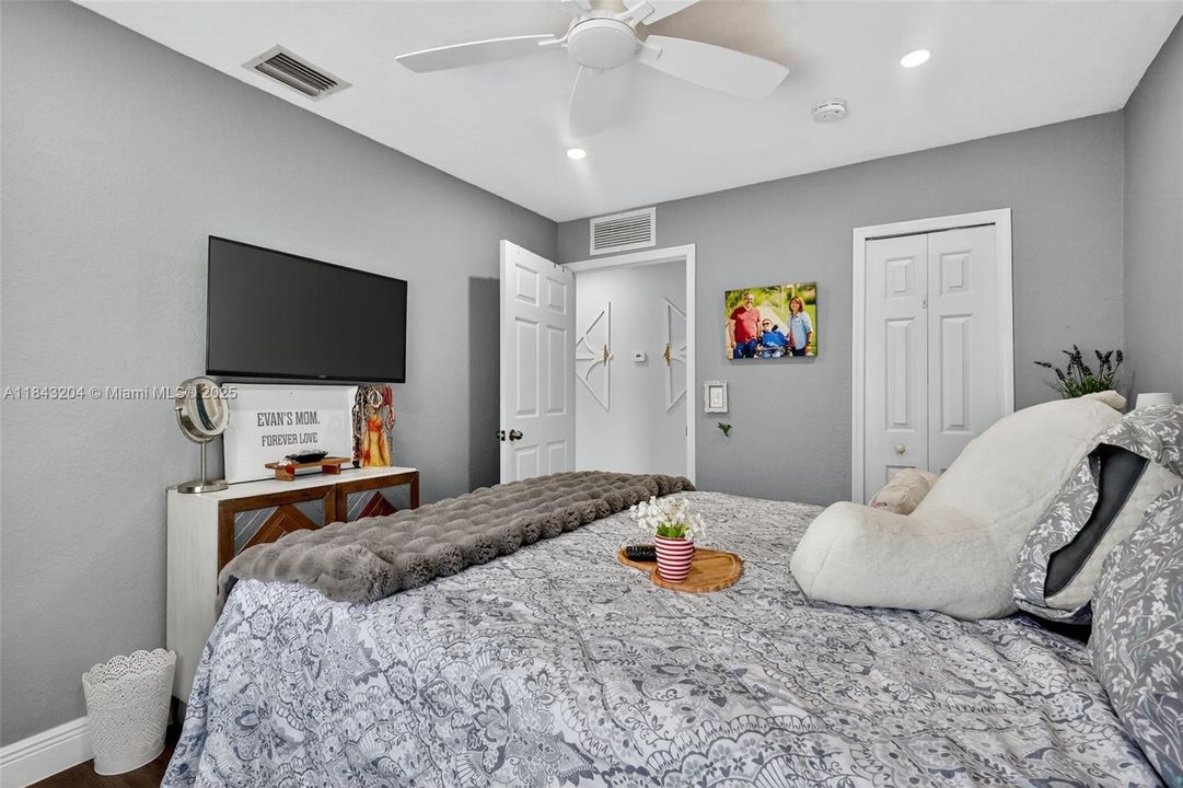 Active With Contract: $499,000 (3 beds, 2 baths, 1212 Square Feet)