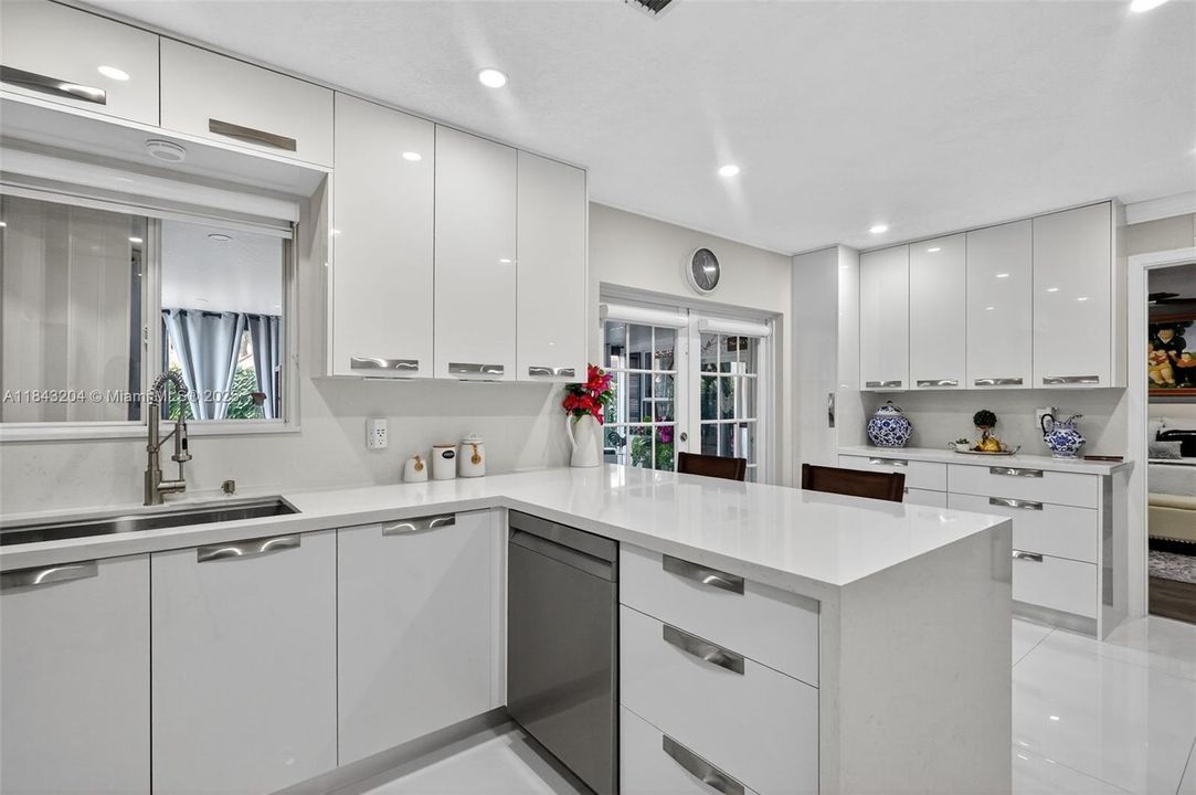 Active With Contract: $499,000 (3 beds, 2 baths, 1212 Square Feet)