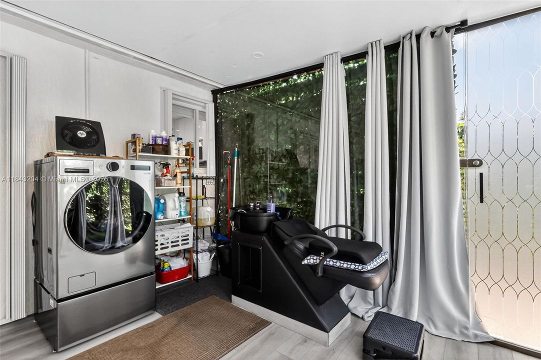 Active With Contract: $499,000 (3 beds, 2 baths, 1212 Square Feet)