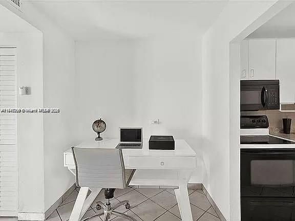 For Sale: $249,000 (1 beds, 1 baths, 653 Square Feet)