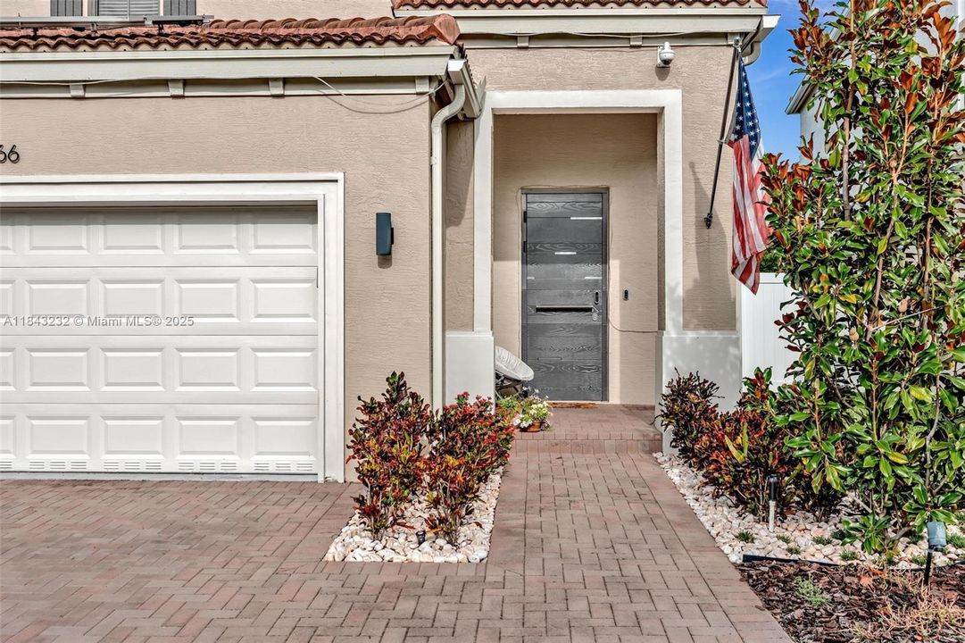 Active With Contract: $1,098,000 (4 beds, 2 baths, 2223 Square Feet)