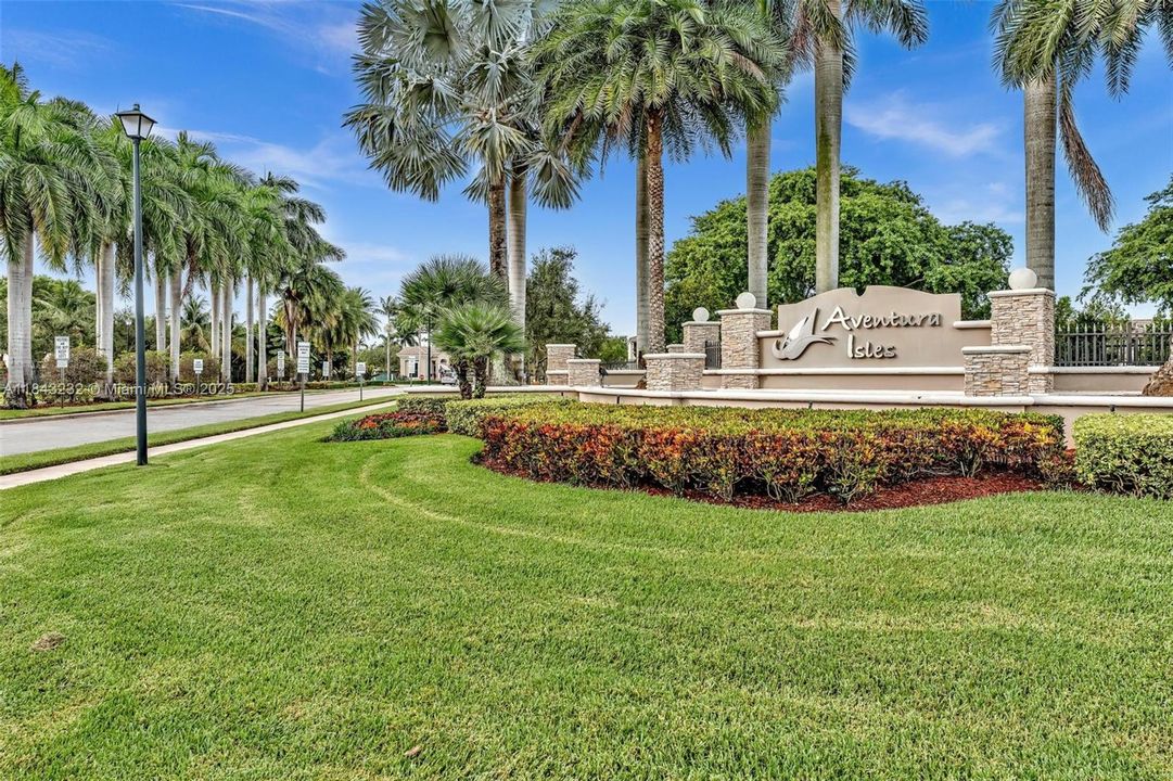 Active With Contract: $1,098,000 (4 beds, 2 baths, 2223 Square Feet)