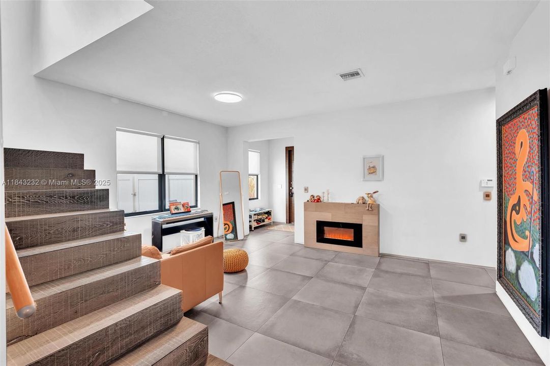 Active With Contract: $1,098,000 (4 beds, 2 baths, 2223 Square Feet)