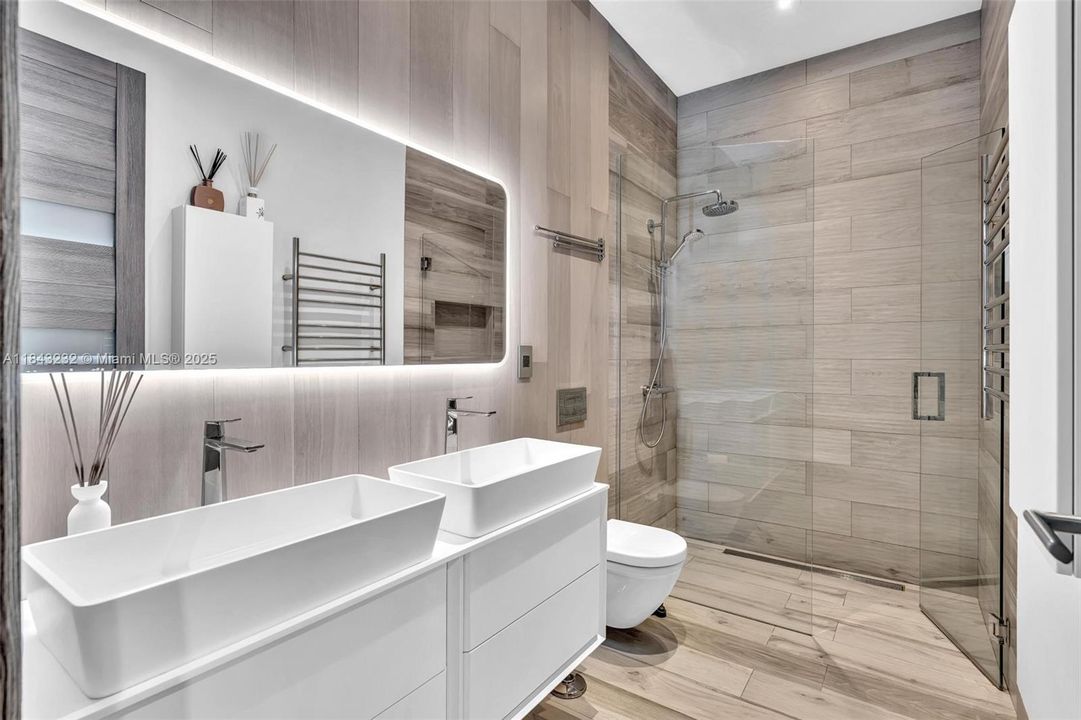 Active With Contract: $1,098,000 (4 beds, 2 baths, 2223 Square Feet)