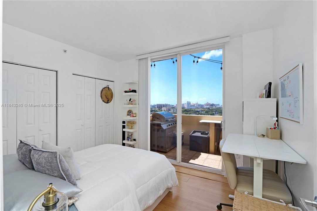 For Sale: $454,000 (2 beds, 2 baths, 920 Square Feet)