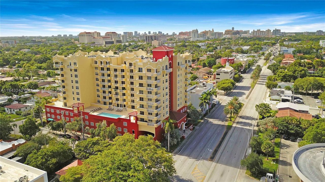 For Sale: $454,000 (2 beds, 2 baths, 920 Square Feet)