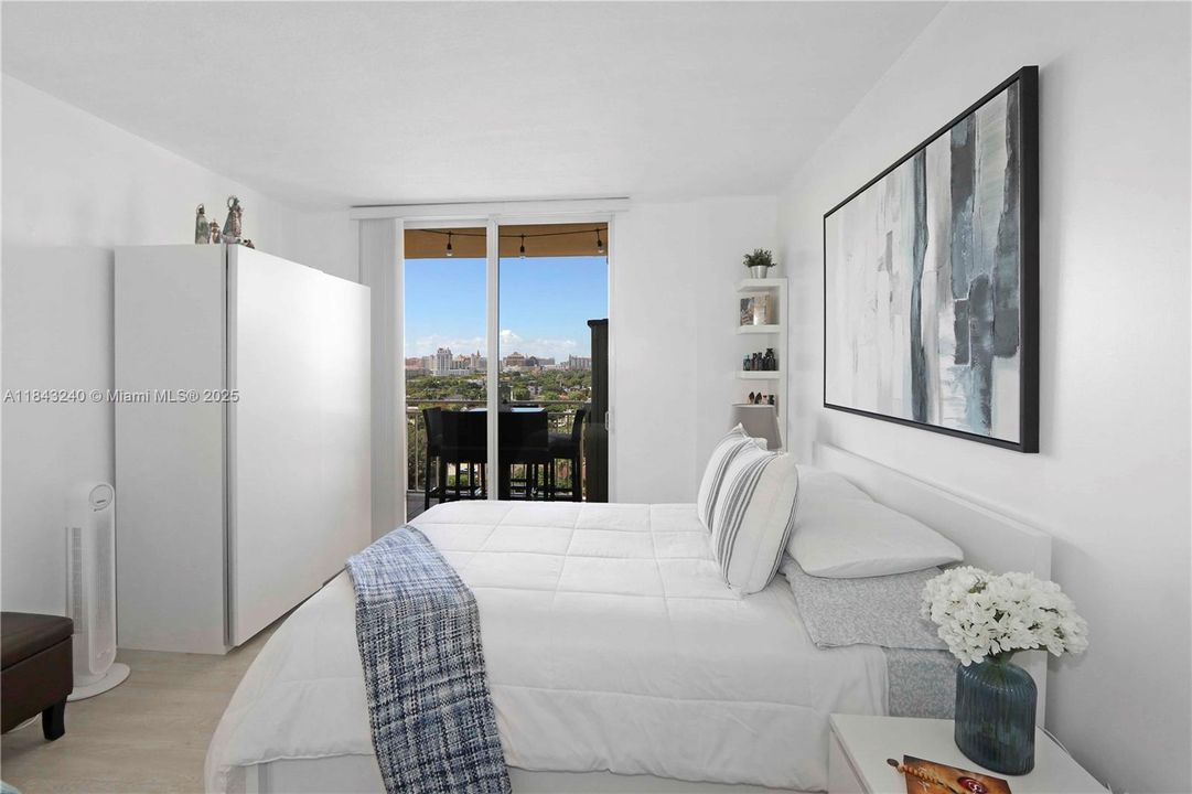 For Sale: $454,000 (2 beds, 2 baths, 920 Square Feet)