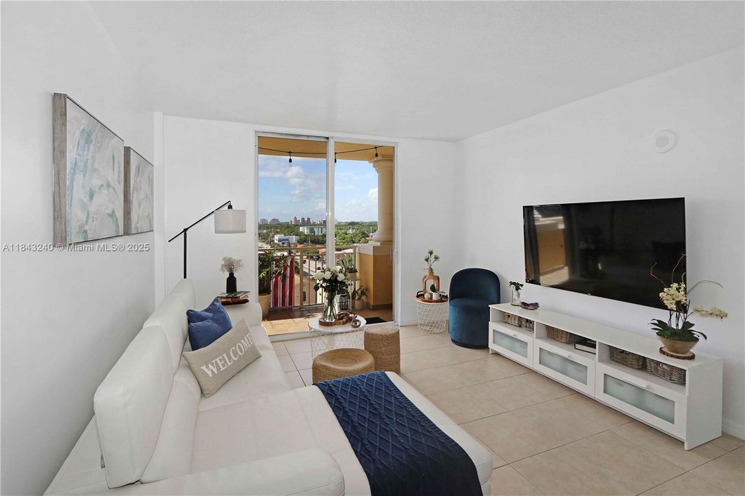 For Sale: $454,000 (2 beds, 2 baths, 920 Square Feet)