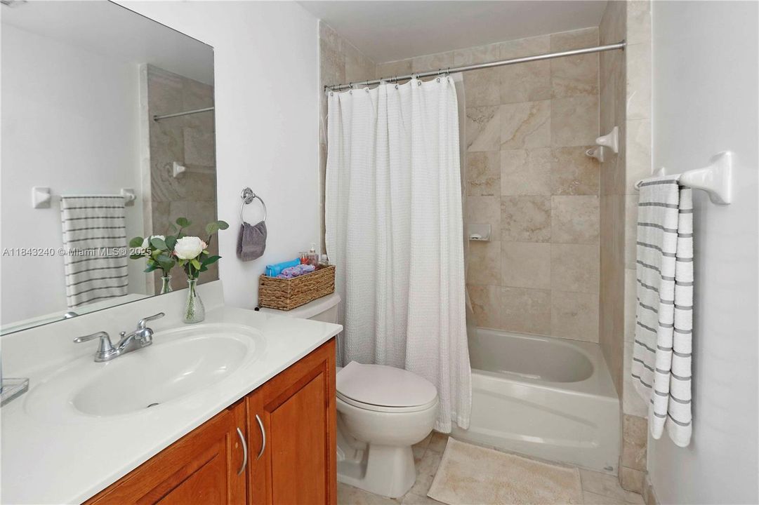 For Sale: $454,000 (2 beds, 2 baths, 920 Square Feet)